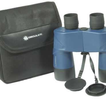 Completamente a tenuta stagna. Riempito all’interno con gas nitrogeno. Ottica di grande qualità. Ricoperto in gomma. Lenti anti riflesso “Ruby coating”, completo di tracolla e custodia.