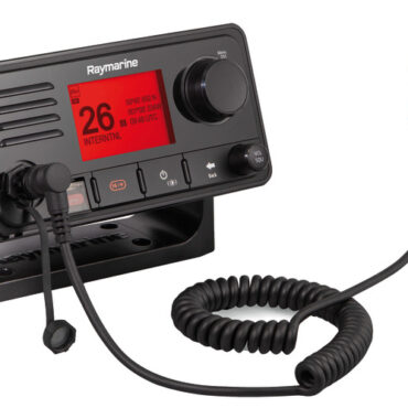 VHF Ray63 with integrated GPS