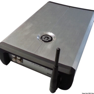 Apparato di elevata potenza, funziona indipendentemente dallo stereo di plancia.Riceve il segnale da qualsiasi dispositivo Bluetooth (tablet, smartphone etc...) e si collega a qualsiasi cassa stereo.Costruito per lavorare in condizioni ambientali gravose, produce una altissima qualità sonora.