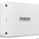 Costruiti per durare nel difficile ambiente marino. Si caratterizzano per delle ottime performance ed una resistenza ad umidità impareggiabile.Gli amplificatori sono inoltre in classe D per una maggiore efficienza dei consumi a fronte di una ottima potenza.