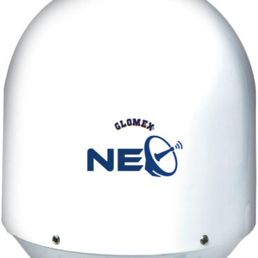 Rhea "NEO" è la nuova antenna TV satellitare FULL-HD/4K a controllo wireless con disco da 47cm.Le antenne "NEO" sono dotate di un sistema super veloce di agganciamento del satellite anche in condizioni estreme di mare mosso grazie ad un'elettronica di nuova generazione e ad una meccanica rinnovata: processore più potente, driver più veloce e struttura più robusta. Inoltre, la nuova elettronica è stata progettata per rendere Rhea “NEO” super silenziosa, sia in fase di ricerca del satellite sia in fase di tracking.Grazie all’introduzione di serie di sensore e antenna GPS, Rhea “NEO” memorizza le posizioni di navigazione precedentemente percorse e garantiscono prestazioni di ricezione del segnale incrementate anche ai margini dell’area di copertura del segnale.Come tutte le nuove antenne TV satellitari "NEO" di Glomex, Rhea "NEO" è gestita tramite l'App gratuita Glomex SAT disponibile per i dispositivi iOS e Android. Scaricando l'app è possibile collegarsi all’antenna TV satellitare tramite Bluetooth® e con un solo click:- aggiornare l'elenco dei satelliti dell'antenna- selezionare e cambiare i satelliti- aggiornare il software dell’antenna- inviare i parametri operativi dell'antenna all'assistenza tecnica in caso di necessità.