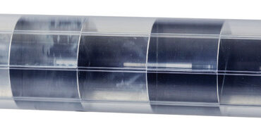 Versione potenziata dei modelli 32.235.00/01. Formati da lamelle in alluminio incrociate a vari angoli di 90° in un contenitore plastico. Superficie riflettente garantisce una visibilità fino a 4 miglia marine.