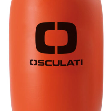 Boa gonfiabile n PVC, di forme cilindrica, colore arancione o giallo ad alta visibilità, studiata per segnalare le virate sui campi di regata. Dotata di valvola di gonfiaggio / sgonfiaggio rapido e di 4 passacavi inferiori per il fissaggio del piombo, che permettono una ripartizione uniforme del peso.