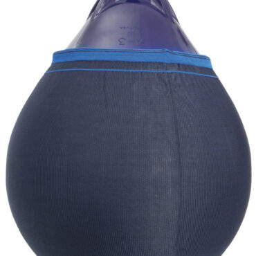 Realizzati in fibra sintetica pesante ad alta tenacità, sono lavabili e personalizzabili con marchio del cliente, nome della barca, eventuali sponsor. Rispetto ai modelli in leggera maglia in commercio, sono prodotti con tessuto di polipropilene anti-graffio UV resistente senza cuciture laterali pertanto estremamente durevoli nel tempo.