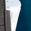 In PVC con valvola a spillo.