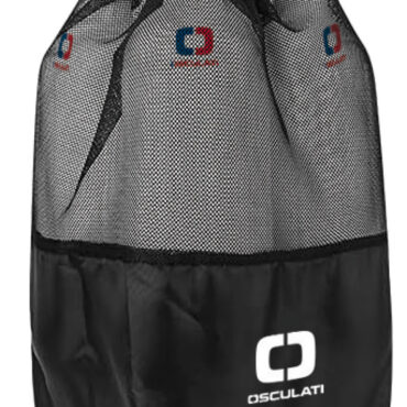 Il G-fender Pack viene fornito in una scatola espositiva di cartone, all’interno del quale trovate un set che è composto da:- 4 parabordi sgonfi- 4 cime lunghezza 1,5 m diametro 10 mm.- 1 pompa per gonfiaggio- 4 aghi per gonfiaggio- 1 borsa contenitore con cartoncino espositivo.La borsa del G-fender Pack può essere utilizzata come contenitore espositivo per il self selling o come storage per l'utilizzo in barca.