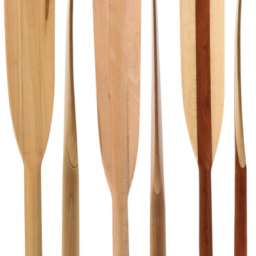 Verniciati a specchio ai poliuretani. Sono robustissimi e dotati di un manicotto in plastica portascalmo. Possiedono una perfetta finitura.