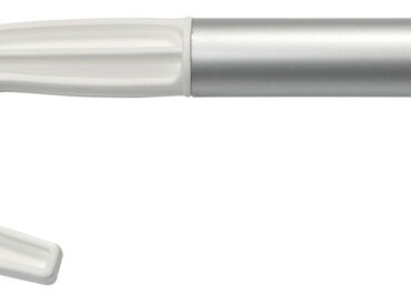 Con manico in alluminio anodizzato e con manopola terminale.