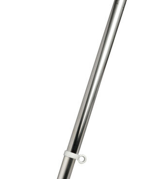 Sono lucidate a specchio. Complete di basetta. Munite di anelli di fissaggio bandiera regolabili in distanza. Completi di gommino paracolpi in cima. E’ un prodotto molto robusto. Tutti i modelli sono completi di galletto di fermo. Inclinazione 30°.