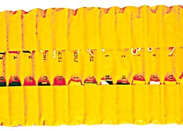 In cotone 100%, serve per contenere separate le bandiere del Gran Pavese (Art. 35.453.10/11) fino alle misure di 20x30 cm.