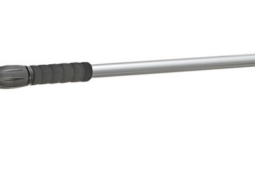 Molto pratici e robusti, con impugnatura in gomma anatomica ed antiscivolo anche con le mani bagnate. Dotati di raccordo a scatto all’estremità per utilizzo con acqua passante. Spazzola di media durezza adatta a tutte le superfici.