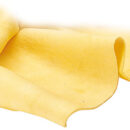 Pelli intere trattate con una conciatura speciale per uso in ambienti salmastri. L’asciugatura con pelli naturali dà un risultato inavvicinabile con le pelli sintetiche.