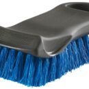 Ideale per pulizia linea di galleggiamento, eliche, ponti in teak negli angoli difficili, capottine, teloni, pulpiti in acciaio inox negli angoli ove deposita l'ossidazione, ecc..