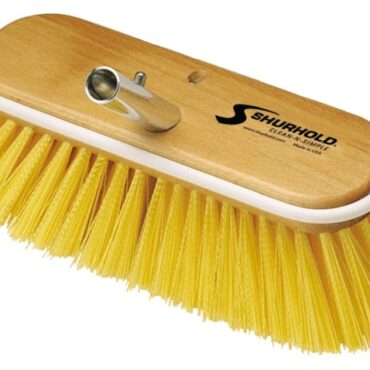 Struttura in legno marino verniciato ai poliuretani, bordo antiurto, “fibre premium”, attacco angolato a scatto in alluminio. Disponibili in 2 diverse dimensioni.