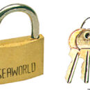 Completamente in bronzo marino e arco in acciaio inox, venduti con scatola singola.