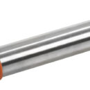 Blocca in automatico la molla alla massima estensione, con un semplice movimento si libera lo scorrimento.Questo dispositivo di sicurezza è consigliabile per evitare che in caso di rollio o beccheggio un portello si possa inavvertitamente chiudere.Corpo in acciaio inox AISI 316.N.B. :1) Aggiungendo il blocco la lunghezza dichiarata della molla si allunga di 25 mm.2) In caso di montaggio in coppia ordinare prolunga 38.040.90.