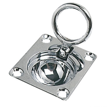 In ottone cromato, con anello lavorato a filo.