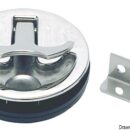 In acciaio inox AISI 316 microfuso e lucidato a specchio. La maniglietta, tramite un blocco a pressione, può rimanere aperta o chiusa.