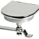 In acciaio inox AISI 316 microfuso lucidato a specchio. Tavella di fissaggio regolabile. Portalucchetto incorporato.