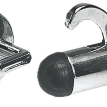 In ottone cromato a battente con gommino terminale antivibrazioni.