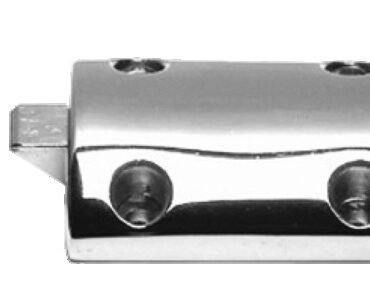 In acciaio inox AISI 316 lucidato, per sportelli posteriori di accesso alla plancetta.