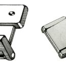 Senza sbalzo, in ottone cromato.