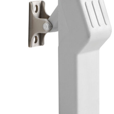 Con chiusura a leva eccentrica. In termogomma elastica con piastrina fissaggio e aggancio in acciaio inox.