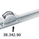 In ottone nichelato, si monta sulla parte bassa della porta. Prezzo per la barra da 2 m.