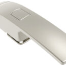 Adatta per applicazioni che non richiedono la chiusura a chiave, quali porte di vani, fly bridge o frigoriferi.In acciaio inox AISI 316 con finitura elettro lucida e prestazioni anticorrosione.Caratteristiche:- Nessuna restrizione dell'accesso.- Apertura a destra o a sinistra verso l’esterno o l’interno.- Tipo di attuatore: maniglia a pulsante.- Tipo d’impugnatura: maniglia standard.