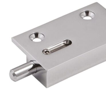 In ottone cromato e complete di boccola.