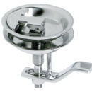 In acciaio inox AISI 316 lucidato a specchio, completo di contro piattello di fermo. Nessuna vite a vista. Sistema di tiraggio tramite rotazione della maniglia, che permette di bloccare completamente il pagliolo, evitando qualsiasi vibrazione, completo di leva di fermo angolata + leva diritta + battuta.