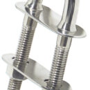 In acciaio inox lucidato a specchio.