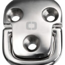 Pad eyes squadrati lucidati a specchio, anello “full forge” forgiato per garantire la massima resistenza meccanica. Completo di gomma antivibrante. Confezionato in scatola espositiva riciclabile con dichiarazione di carico di rottura. Foratura con lo stesso interasse di Wichard di pari dimensioni.