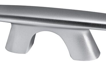 In alluminio anodizzato. Completa di prigionieri (T).