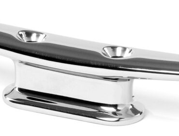 In acciaio inox AISI 316 lucidati a specchio.