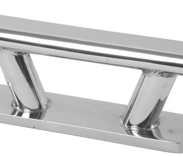 In acciaio inox AISI 316 lucidato a specchio, fissaggio con 2 prigionieri.