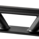 Realizzata in acciaio inox con l’aggiunta di un trattamento superficiale integrato di colore nero opaco che rende la superficie durissima e molto resistente alla corrosione.