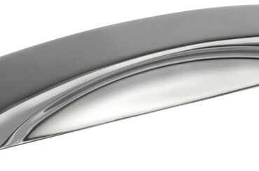 In PVC nero flessibile. Permette di drenare l'acqua che filtra dalle bitte in sentina.