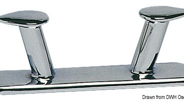 In ottone cromato, linea slanciata e funzionale.