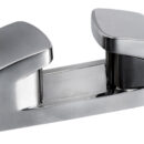 Passacavo in acciaio inox AISI 316 lucidato a specchio con sistema di bloccaggio rapido a leva.A seconda del diametro, della rigidità della cima e dal tiro, il passacavo riesce a tenere la cima grazie al suo sistema autonomo di blocco; in caso di diametri maggiori (da 28 mm oltre) o situazioni avverse sarà sufficiente mantenere la pressione sulla leva laterale per tenere strozzata la cima per il tempo necessario a dare volta sulla Bitta.Sistema semplice e innovativo che rende più rapido e sicuro l’ormeggio; adatto anche a persone meno esperte in aiuto allo skipper.Adatto per cime da 20 a 26 (per blocco autonomo) e da 26/30 per blocco “manuale”.Senza viti a vista, facile da montare in coperta grazie a due viti prigionieri Ø 8 mm ad alta tenuta.