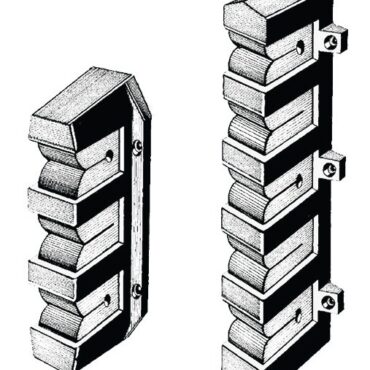 Con fissaggio orizzontale o verticale. Carcassa in P.P. nero, interno in neoprene morbido a cellule chiuse. Vengono venduti al paio.