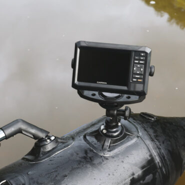 Per incollaggio su ogni superficie da non forare.Adesivo 3M VHB per facile installazione su Hypalon, PVC, vetroresina, etc.RIBport può essere incollato anche con colla bicomponente.