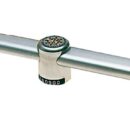 In alluminio lucidato e anodizzato naturale.