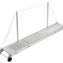 Prodotto di elevata qualità, con piano in alluminio rivestito da bande antisdrucciolevoli. Completa di candelieri e corrimano in cima.