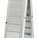 Prodotto di elevata qualità, con piano in alluminio rivestito da bande antisdrucciolevoli. Completa di candelieri e corrimano in cima.