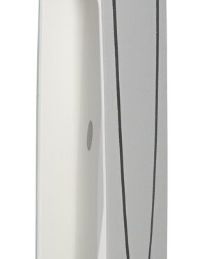 Struttura monoscocca High-Tech realizzata con fibre di carbonio preimpregnate con resine epossidiche. Cerniere in alluminio ad alta resistenza, fresate dal pieno e anodizzate nere a spessore. Perno pivotante in alluminio. Piano di calpestio trattato antiskid.