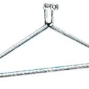 In acciaio inox lucidato per sostegno passerella. Provvisto di 3 grilli ai 3 angoli per collegarlo allo strallo di poppa o ad una drizza ed ai 2 cavi di sostegno della passerella.