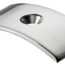 In acciaio inox 316L lucidato a specchio con svasature ad utensile.Provvisto di stopper interno che evita lo slinguamento del profilo e consente la continuità del passo di foratura.