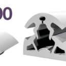 Realizzato in PVC. Composto da 2 parti ad incastro + profilo inox di fissaggio (solo 65 e 90). Montaggio a freddo.Bino 40 estremamente flessibile ed adatto a curvature accentuate sui due assi. Bino 65 e 90 fornisce una elevata protezione ed è consigliato per imbarcazioni pesanti, da lavoro, militari o dove la facilità di installazione è necessaria.