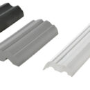 Profili Bottazzo Made in Italy con sezione a C in inox Aisi 316. Lunghezza standard 3mt, svasati e con finitura a specchio.Ogni barra è decapata e passivata garantendone la massima resistenza in ambiente salino.Abbinabile con Basi in Pvc Uv resistant dedicate disponibili in bianco, nero e grigio e con appositi terminali in Inox 316 lucidati a specchio.